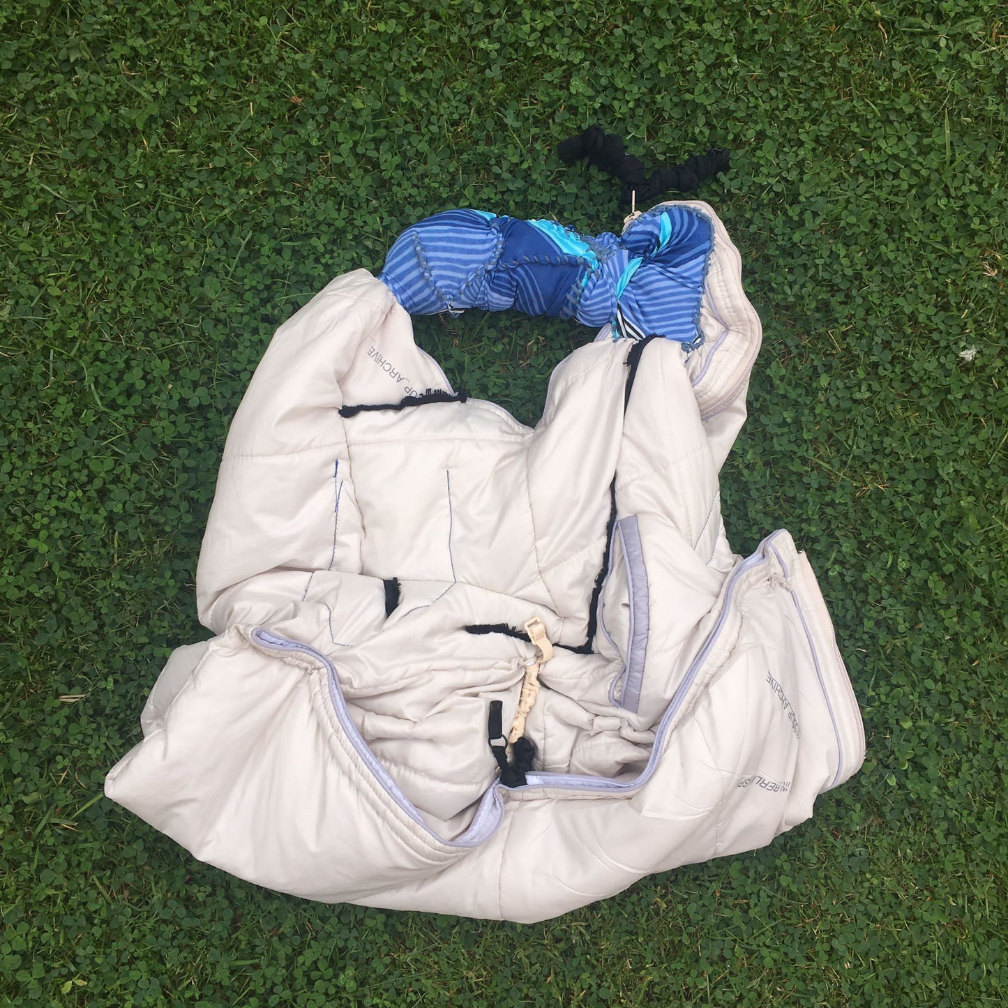 Pearl River shoulder bag (Off-White & Blues)
