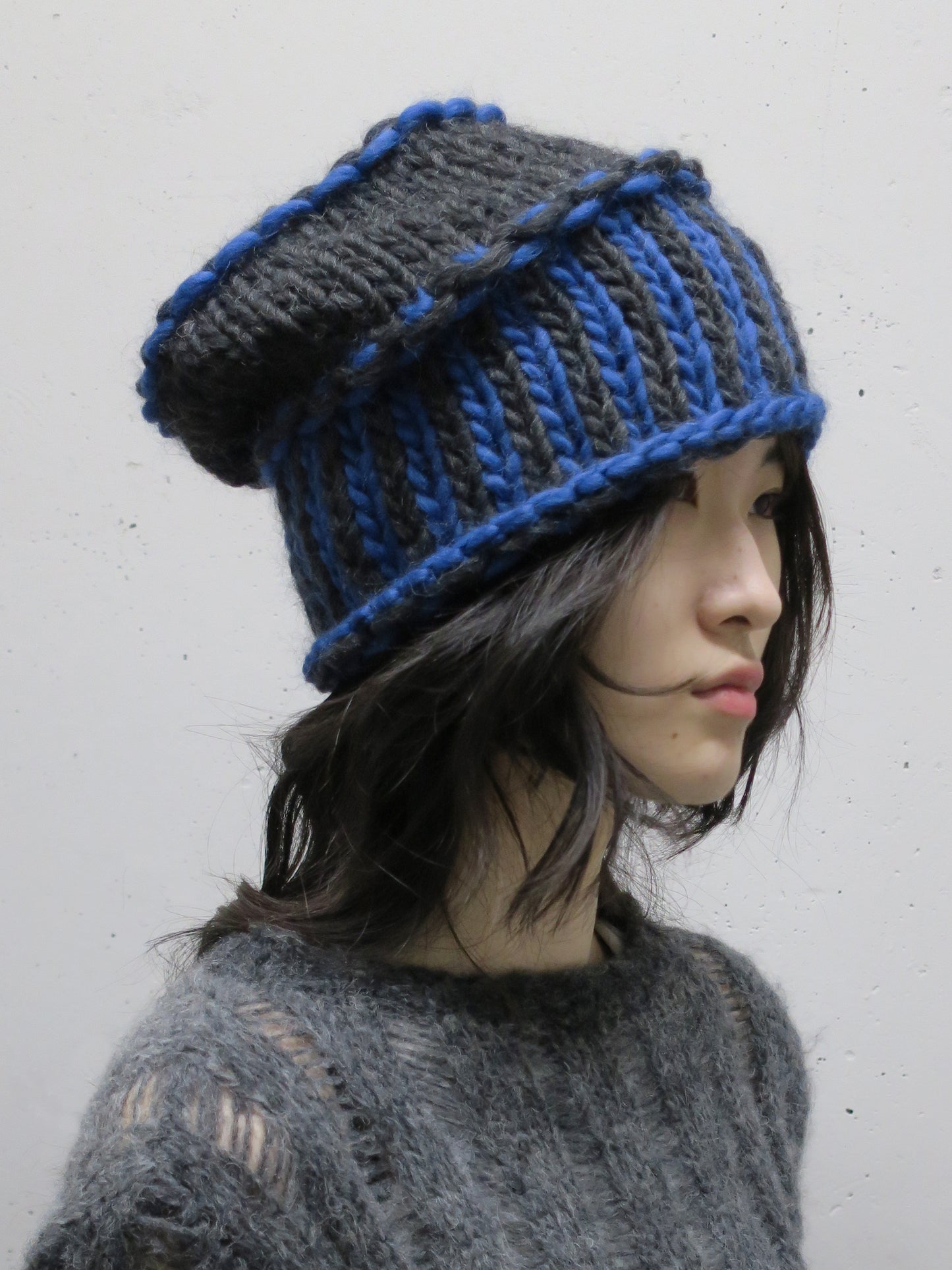 Bulky Hat - Charcoal/Blue